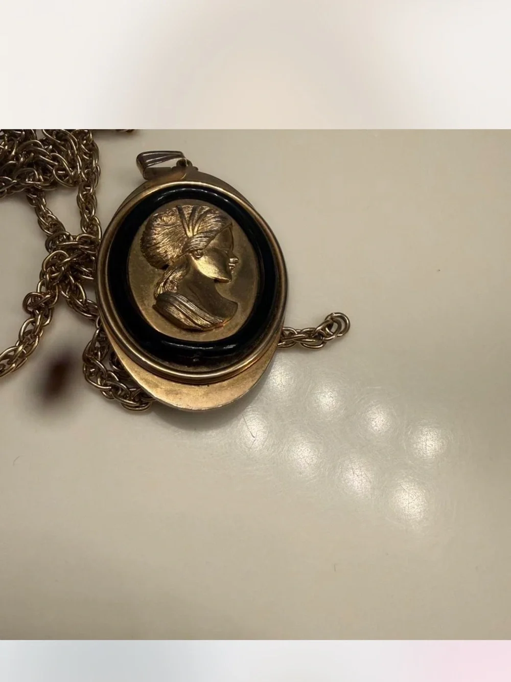 Vintage Avon kamee pendent with chain. 1970